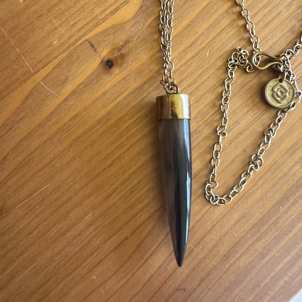Polished horn and brass pendant necklace NWOT